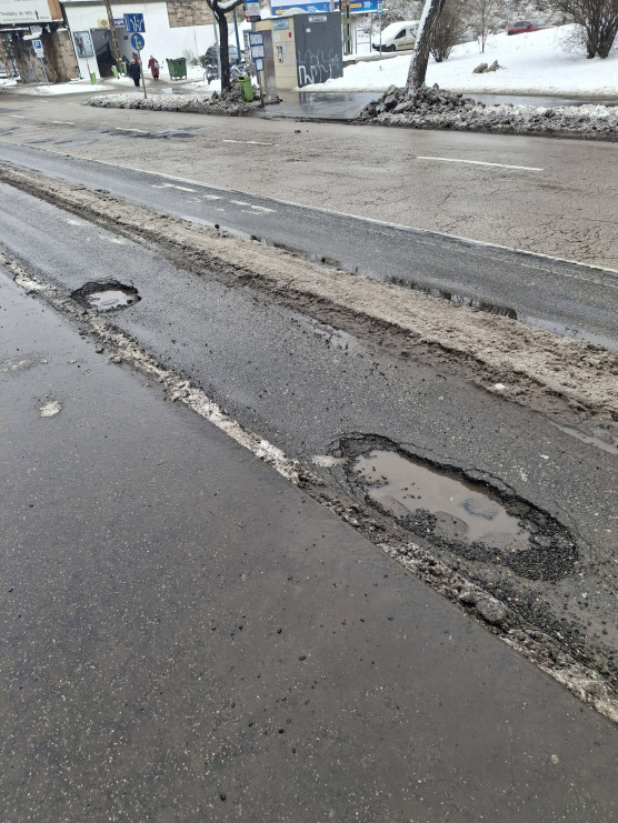 Kátyúrekord: Volt, hogy egyetlen nap alatt 1966 új úthibát jelentettek Budapesten