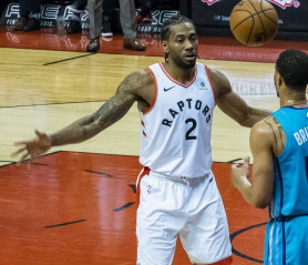 Miki Manó és a kosárlabdázó dinoszauruszok