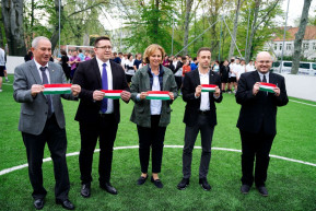 Mennie kellett a kollégiumból a diáknak, aki mémet csinált az igazgatóról