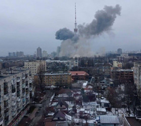 Rakétatámadás érte a kijevi tévétornyot, legalább öt áldozat