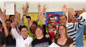 Különleges tehetségeket talált Sziámi a pszichiátriai betegek előadásán 