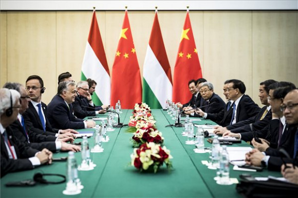 Kína gazdasági érdekeit szolgálja Magyarország az EU-ban