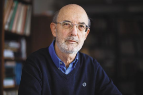 Orbán az árnyékállam éléről próbálhatja megdönteni a következő kormányt – figyelmeztet Kis János