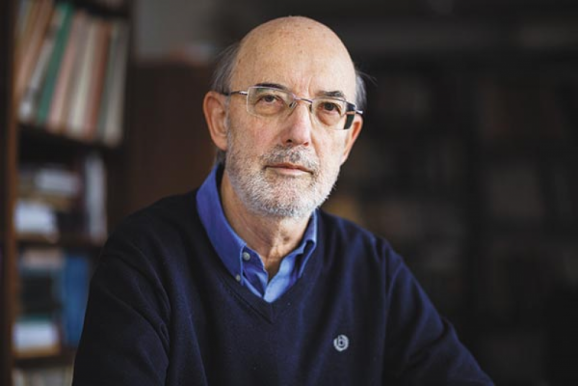 Orbán az árnyékállam éléről próbálhatja megdönteni a következő kormányt – figyelmeztet Kis János