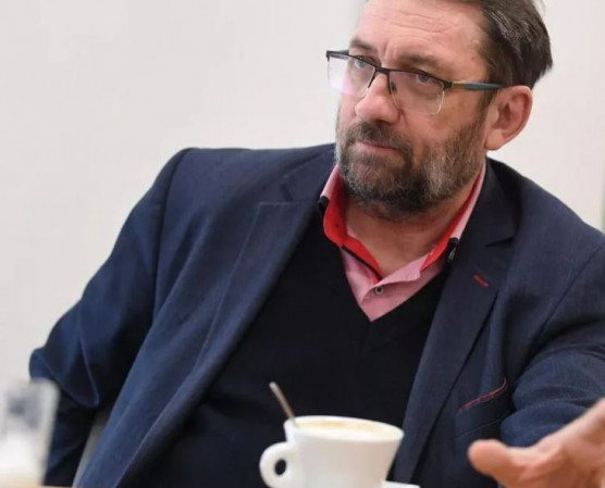 Komáromi: A kormány az egész járványügyet megpróbálja belterjesen kezelni