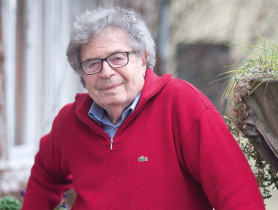 Konrád György síremléke