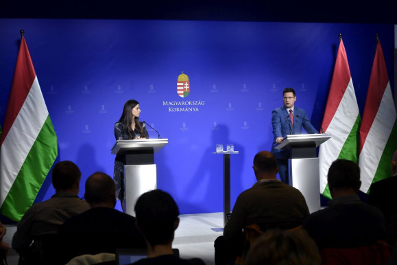 Gulyás: A jövőben a harmadik oltáshoz kötik majd a védettségi igazolványt