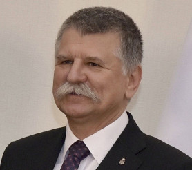 Kövér László rosszul lett a repülőn, meg kellett szakítani a gép útját