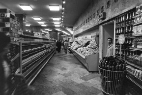 Még tovább csökkent a boltok forgalma