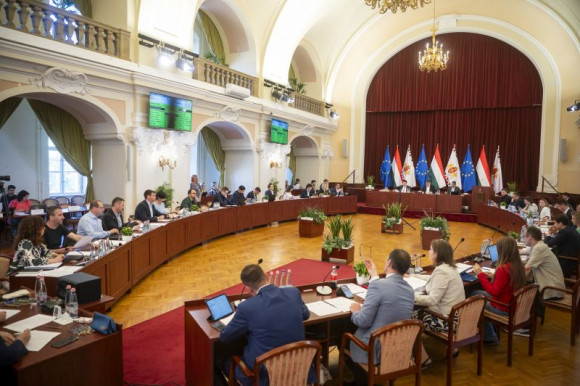 Kérdésessé vált a decemberi bérek kifizetése a fővárosban