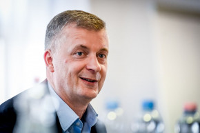 Kubatov szerint beérik Magyar Péteréket a neten