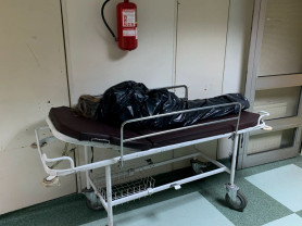 A Tisza politikusa szemeteszsákba csomagolt kórházi betegekről posztolt, az államtitkár gátlástalannak nevezte