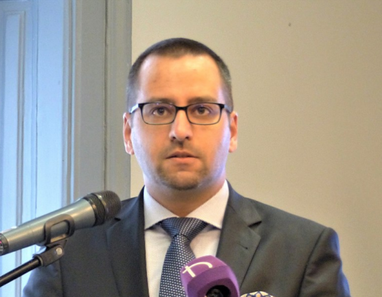 Kuss – Szénási Sándor jegyzete