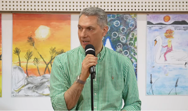 Hangosbemondóval juttatják el Lázár János romákról szóló mondatait ezer kistelepülésre