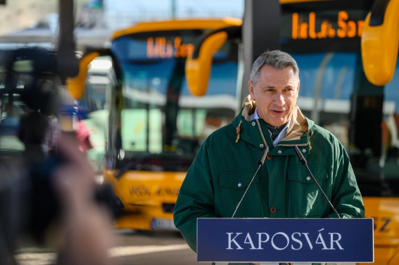 A MÁV-Volánbusz is figyelmeztette Lázár Jánost, hogy rövid távon veszítene az állam a Budapest-bérlet felmondásával