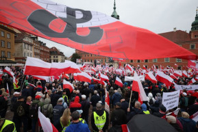 Zeöld: Lengyelországban megreccsent az a kép, hogy a kormány garantálni tudná a biztonságot