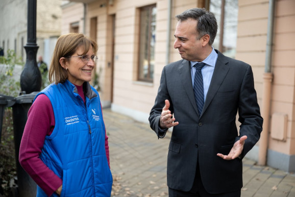 David Pressman Orbán feleségével találkozott