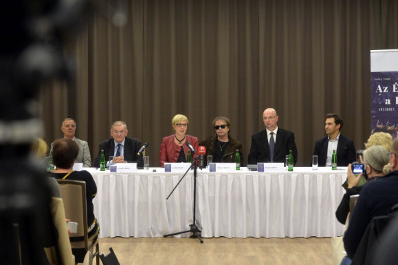 Lezsák Sándor Szikora Róberttel írt musicalt Szent Erzsébetről