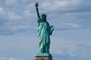 Trump kereskedelmi háborúja miatt zuhan a külföldi turisták száma Amerikában