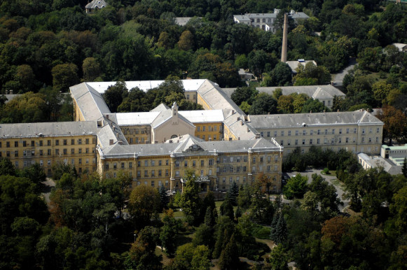 Kilakoltatás Lipótmezőről? 