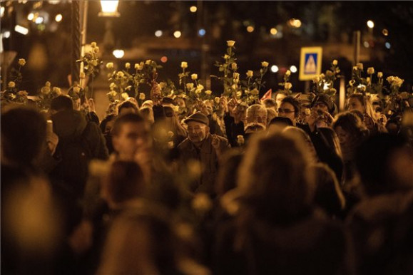Szégyenletes, ami a lúggal tönkretett nővel történik