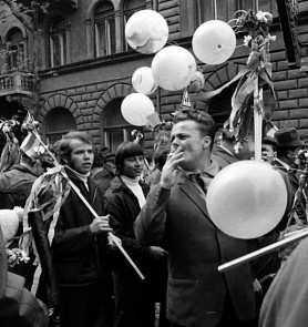 Majális, elnyújtózás és lufi – amíg el nem repül