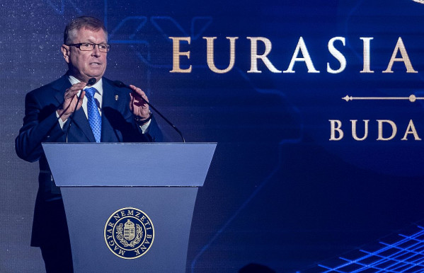 Százmilliárdokat nyel el Matolcsyék ingatlancége