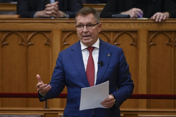 Enyhülhet a feszültség, szakmai egyeztetést tartott Matolcsy György és Nagy Márton