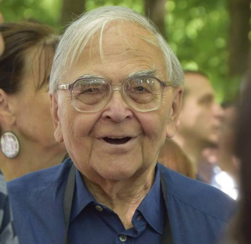 Egy szál virággal várja a gyászolókat Mécs Imre temetésére a család