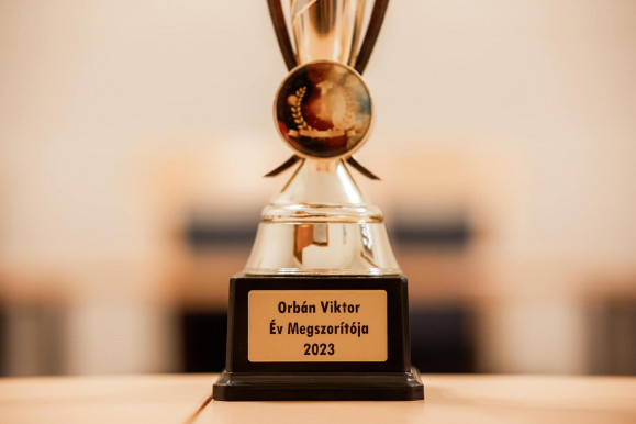 Orbán megkapta az Év Megszorítója díjat