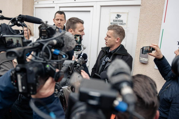 A Fidesz hibára akarja kényszeríteni Magyart, egyre komolyabban veszi a veszélyt