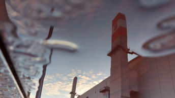 Az eddigi három helyett két műszakra áll át a kecskeméti Mercedes-gyár