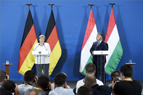 Orbán behúzta a vasfüggönyt