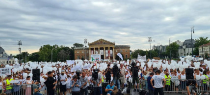 Hiába várták a minisztereket a Hősök terére