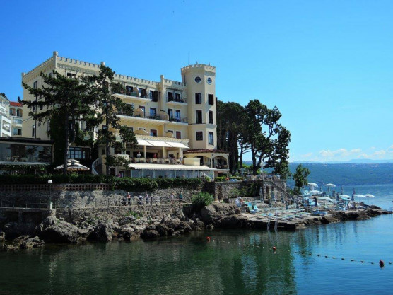 Hát nem megint vett egy horvát szállodát 