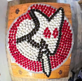 Egy órán át némán tüntetett a Kutyapárt a gyerekek valódi védelméért