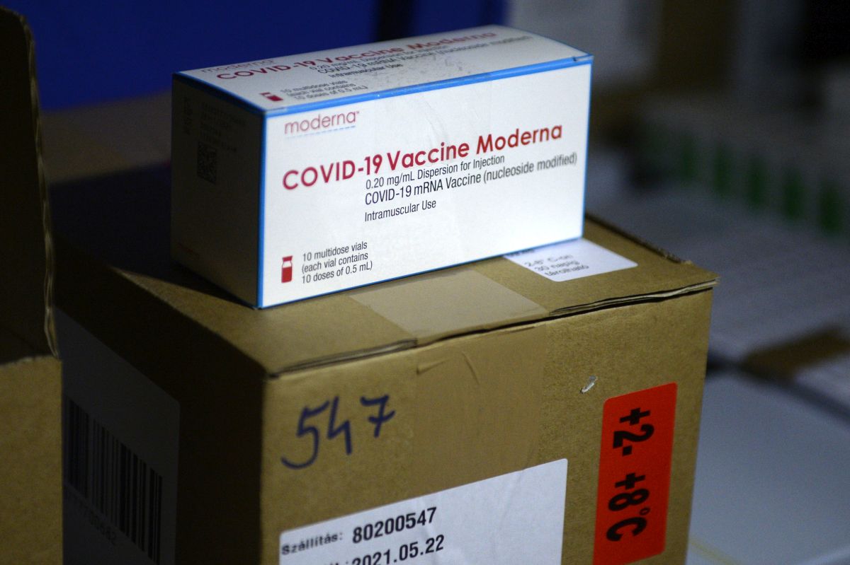 Koronavírus - Újabb Moderna-vakcinaszállítmány érkezett Ta