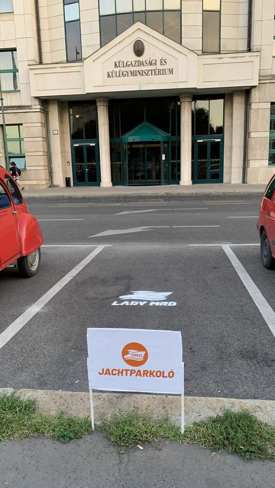 A strasbourgi bírósághoz fordulnak a külügy elé felfestett jachtparkoló ügyében