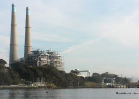 Lángol egy kaliforniai erőmű, ami tele van akkumulátorokkal