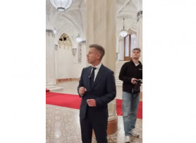 Így mulat egy magyar úr –  Magyar Péter bemutatta a Belügyminisztérium épületét is