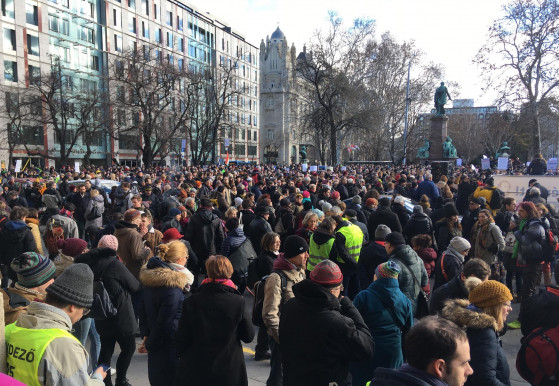 MTA-dolgozók: a kormány a tulajdont is elvenné