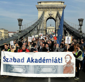Eljött a pillanat, amikor az Akadémia keménykedhet a kormánnyal