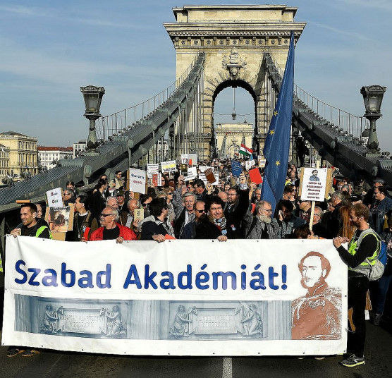 Eljött a pillanat, amikor az Akadémia keménykedhet a kormánnyal