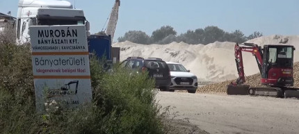 Súlykorlátozást vezettek be egy közúton, hogy ellehetetlenítsék az Orbán unokaöccsének rivális kavicsbányát