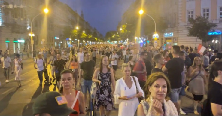 Egész este vonultak kormányellenes tüntetők Budapesten
