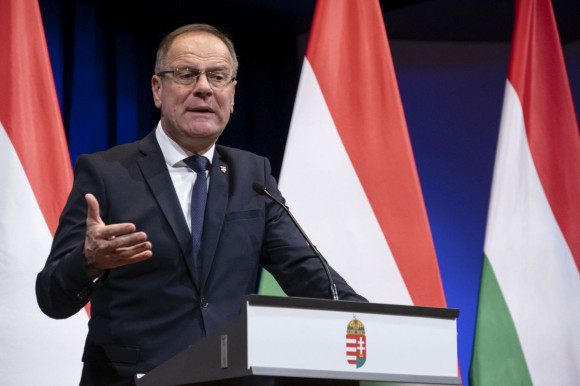 Navracsics: Az egyetemi kuratóriumok maguk dönthetnek majd az új tagokról