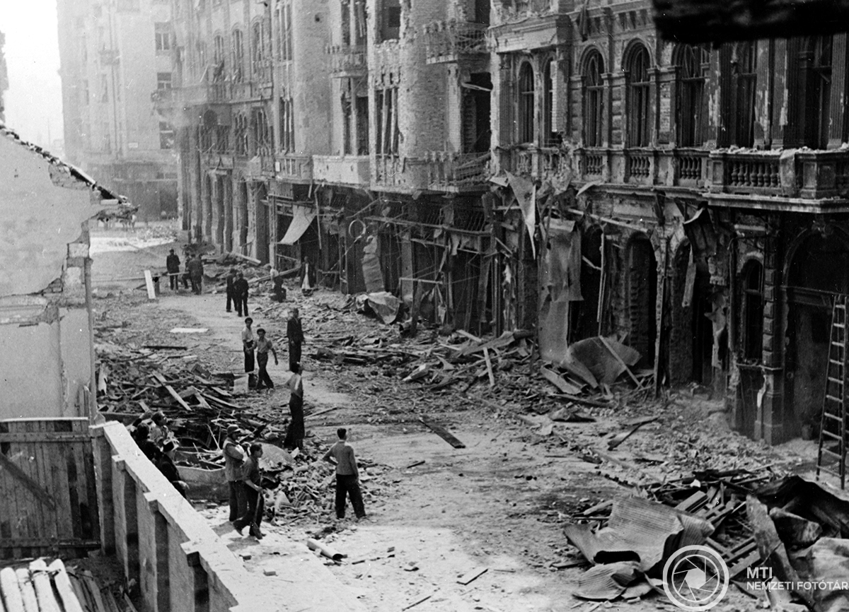 TĂśrtĂŠnelem - II. vilĂĄghĂĄborĂş - Romos ĂŠpĂźlet