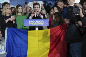 Az EU-párti Nicușor Dan nyerte a román elnökválasztást