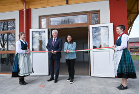 Népszava: üresen áll a 400 millióból épült turisztikai központ Barcson