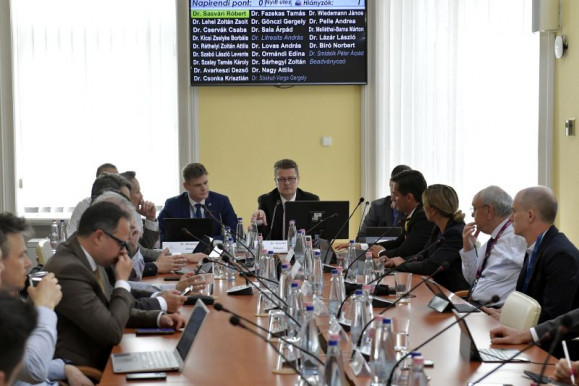 Életszerűtlen, hogy nagy számban tévedtek volna a szavazatszámlálók